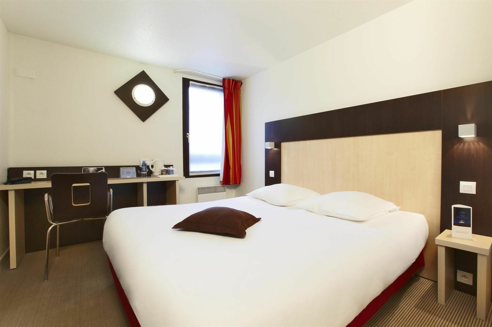 Kyriad Rouen Nord - Mont Saint Aignan Екстер'єр фото