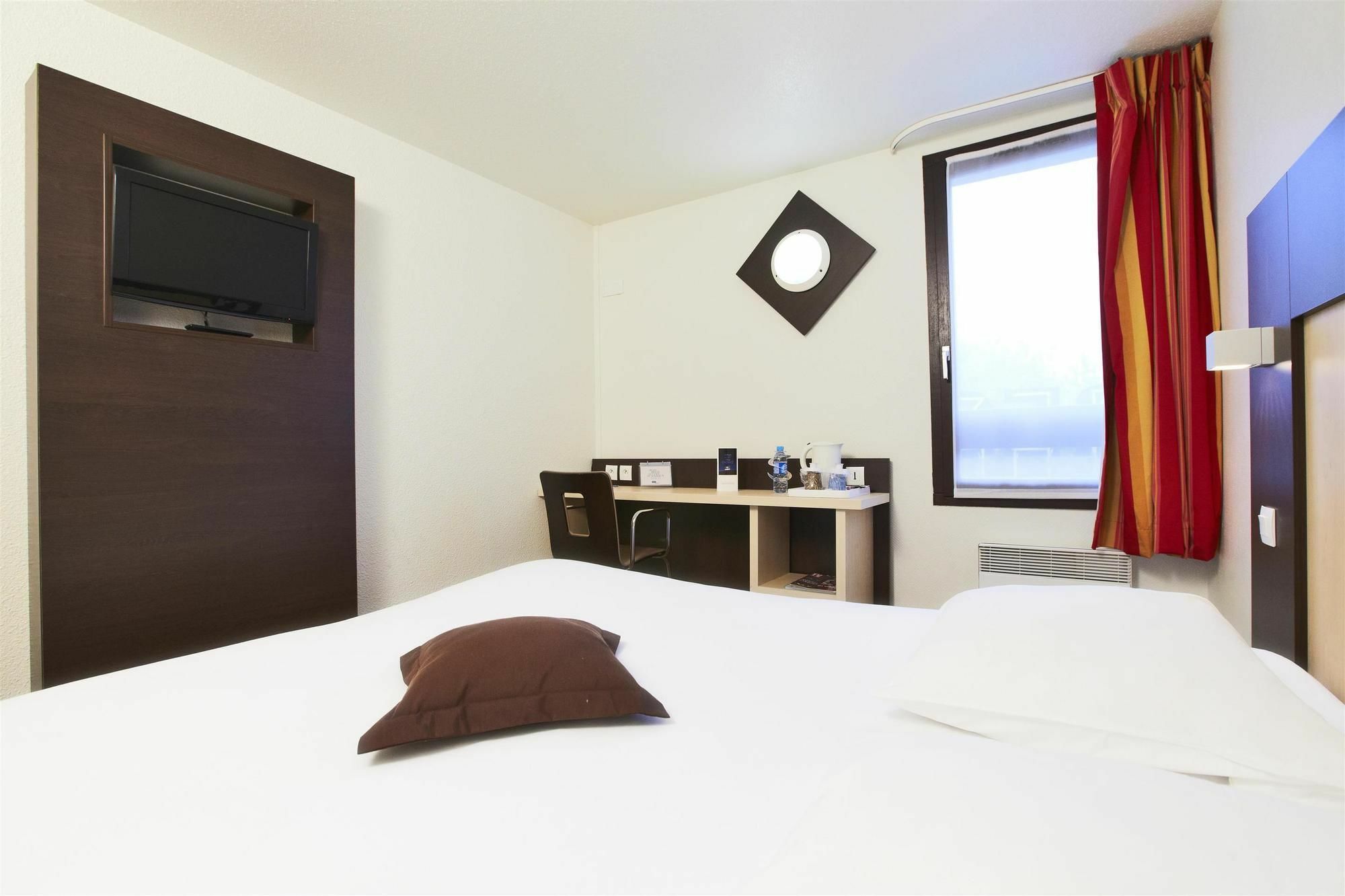 Kyriad Rouen Nord - Mont Saint Aignan Екстер'єр фото